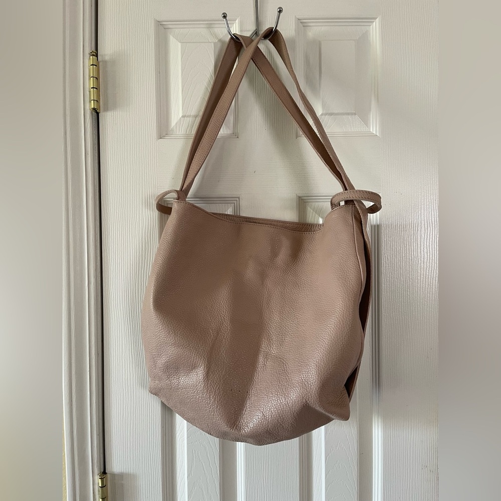 L.Credi Italian Blush/Beige leather shoulder bag / Backpack EUC